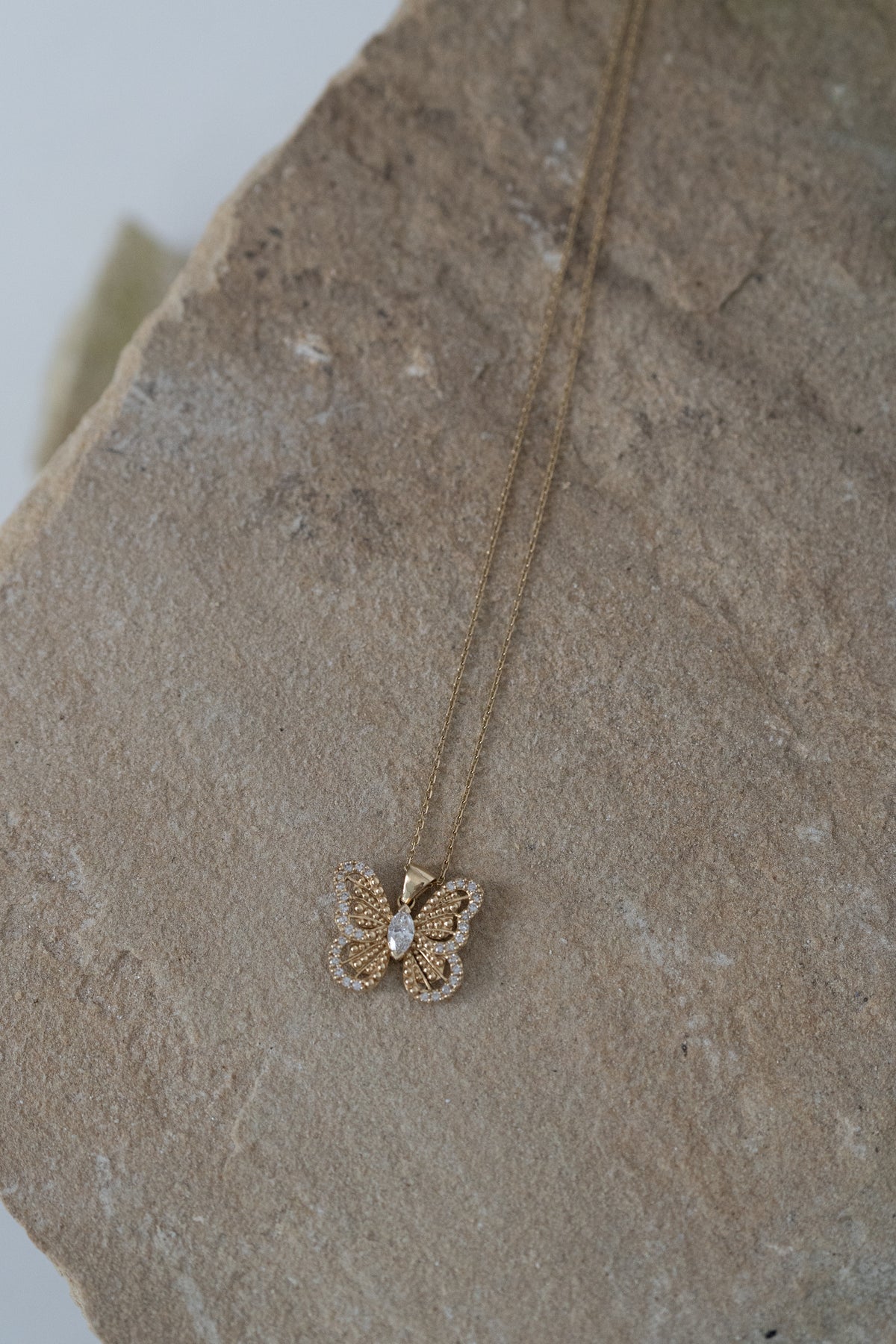 Mariposa Necklace Gold